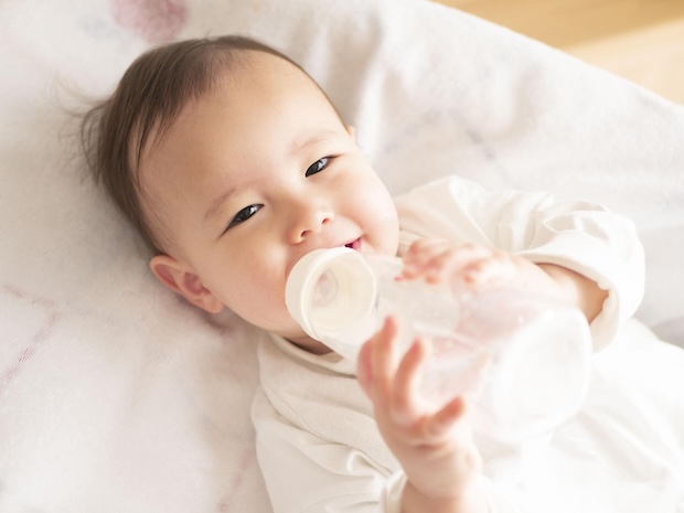 【看護師監修】フォローアップミルクはいつから始める？切り替えの目安と必要性を解説