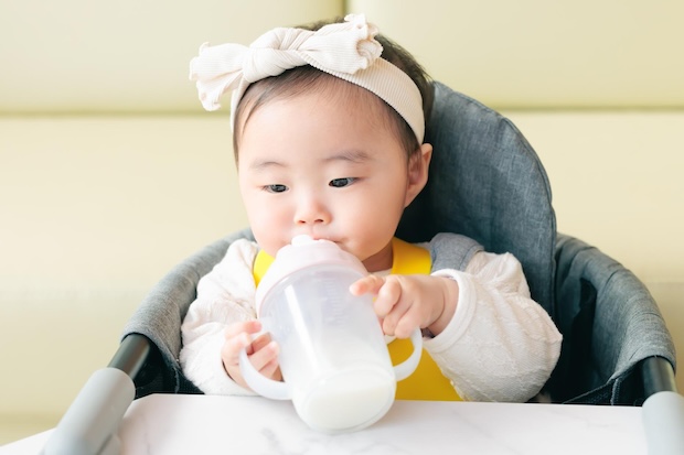 【看護師監修】フォローアップミルクはいつまで飲ませる？タイミングの目安と注意点