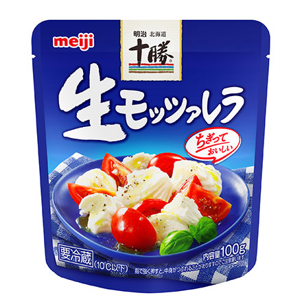 画像：「明治北海道十勝生モッツァレラ」（100g）の商品パッケージ