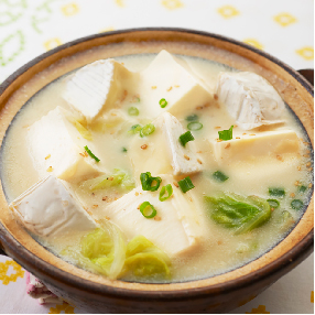 白菜と豆腐の白味噌豆乳カマンベール鍋
