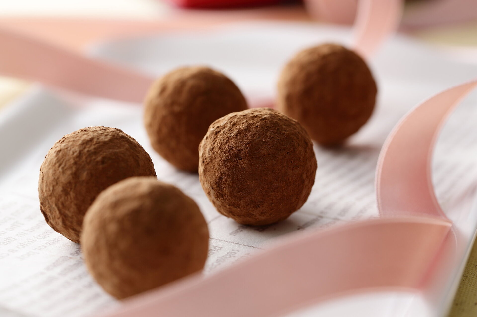 トリュフチョコレートとは。名前の由来やレシピ、とかし方のポイントもご紹介