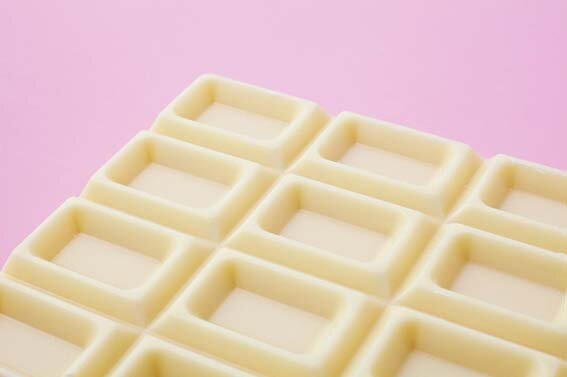 ホワイトチョコレートはチョコじゃない？白い理由と製造方法をご紹介