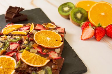 チョコレートに使われるフルーツとは？おすすめブランドもご紹介