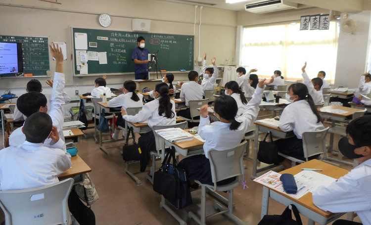 呉市立仁方中学校 出前授業 写真3